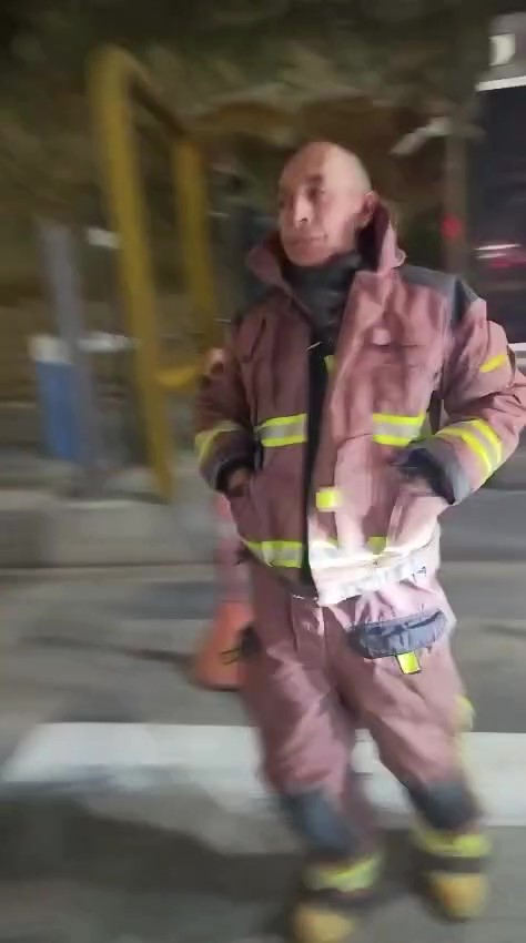 Bomberos de Soacha denuncian que no los dejaron atender emergencia por no pagar el peaje La situación, según relatan los bomberos, se dio por un error involuntario de ruta, cuando intentaron corregir el rumbo, no les permitieron cruzar el peaje.