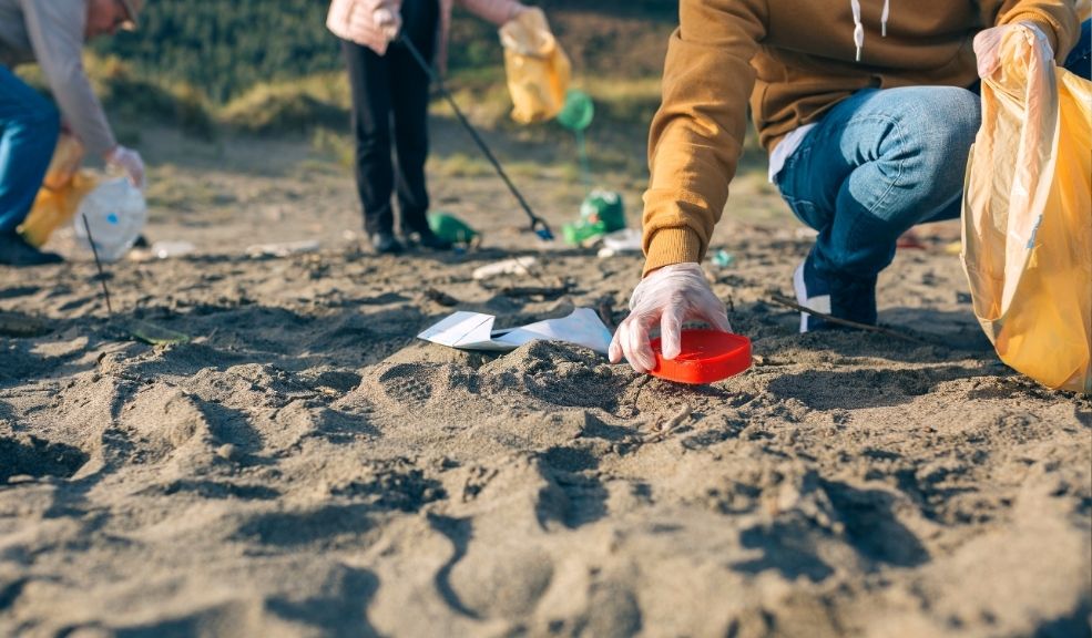 Acoplásticos: Limpieza y Pasión por las Playas de Nuquí 2 Acoplásticos: Limpieza y Pasión por las Playas de Nuquí Esta actividad se propone dignificar los entornos naturales, sensibilizar sobre el manejo responsable de residuos y fomentar la economía circular de la mano de las comunidades locales.