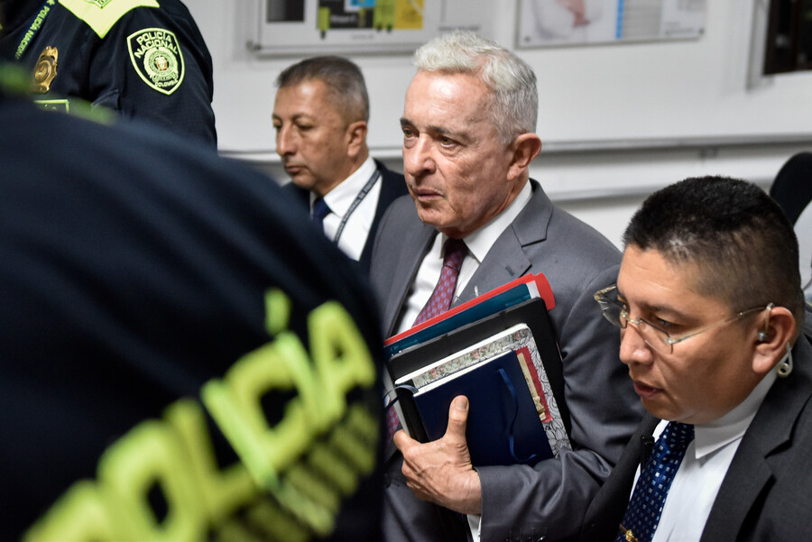 Álvaro Uribe denuncia un presunto plan para atentar contra su vida 1 Alvaro-Uribe-denuncia-un-presunto-plan-para-atentar-contra-su-vida