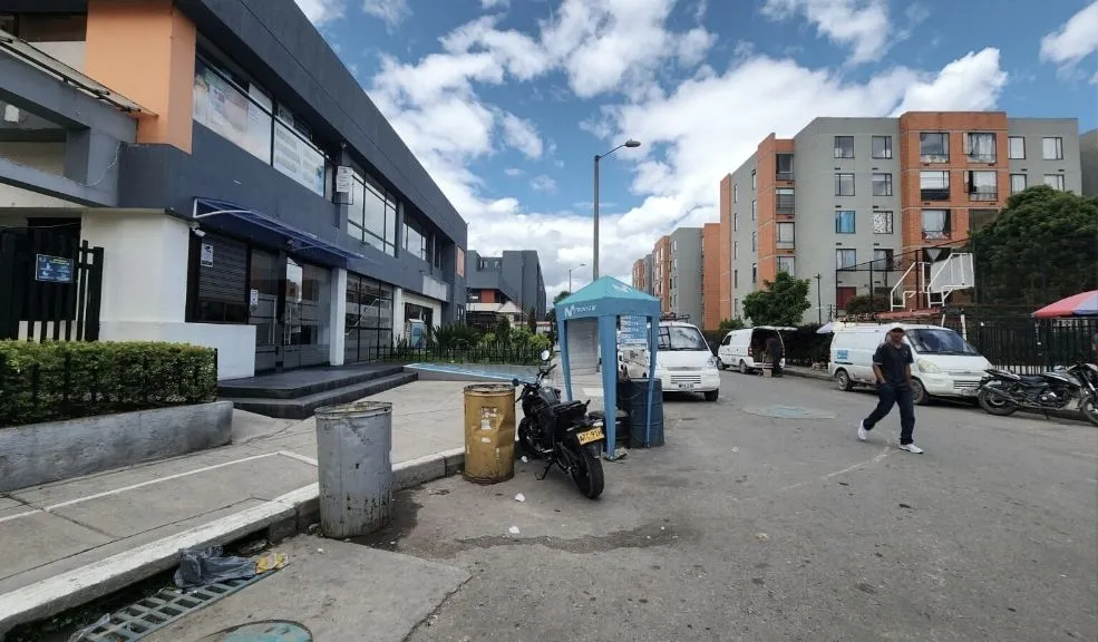 En Soacha: acaban con la vida de un conductor, mientras hacía su ruta En el barrio Mario Gaitán Yanguas ocurrió el crimen del conductor de transporte informal. Una mujer, al parecer, también resultó herida en el hecho.