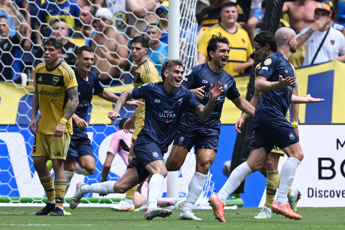 Un profesor de colegio 'rajó' y expulsó a Boca Juniors del Mundial de Clubes 2 Un profesor de colegio 'rajó' y expulsó a Boca Juniors del Mundial de Clubes Conozca a Christian Gray, el futbolista semiamateur que le marcó un gol al poderoso Boca Juniors, suficiente para dejarlo por fuera del Mundial de Clubes. Tiene una admirable historia, pues también es profesor.