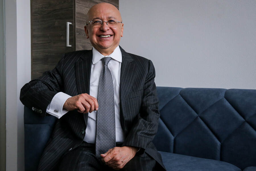 Benedetti defiende llegada de Montealegre porque "ayudará mucho a las reformas" 2 Benedetti defiende llegada de Montealegre porque "ayudará mucho a las reformas" Según denuncias del concejal Daniel Briceño, Montealegre tuvo contratos superiores a los mil millones de pesos con el gobierno Petro.