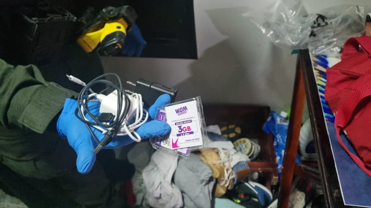 Tenían un call center criminal en la cárcel La Picota de Bogotá Dentro del pabellón 6 del centro carcelario La Picota operaba una red delictiva en la que algunos reclusos extorsionaban a personas mediante llamadas telefónicas.