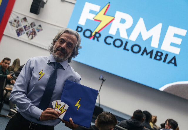 "Con Toda Por Colombia": Juan Daniel Oviedo se sumó a la carrera por la presidencia Tras la inscripción de su comité, Oviedo pondrá en marcha una gira por distintos territorios del país.