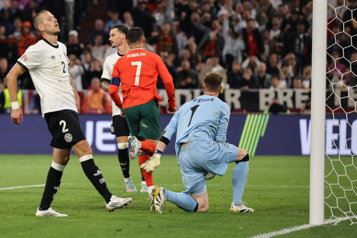 ¡Siempre Cristiano! Marcó gol y guio a Portugal a una nueva final de la Liga de las Naciones 3 ¡Siempre Cristiano! Marcó gol y guio a Portugal a una nueva final de la Liga de las Naciones El astro portugués Cristiano Ronaldo volvió a ser decisivo al guiar a Portugal a la final de la Liga de las Naciones, marcando un gol ante Alemania. Continúa agrandando su leyenda.