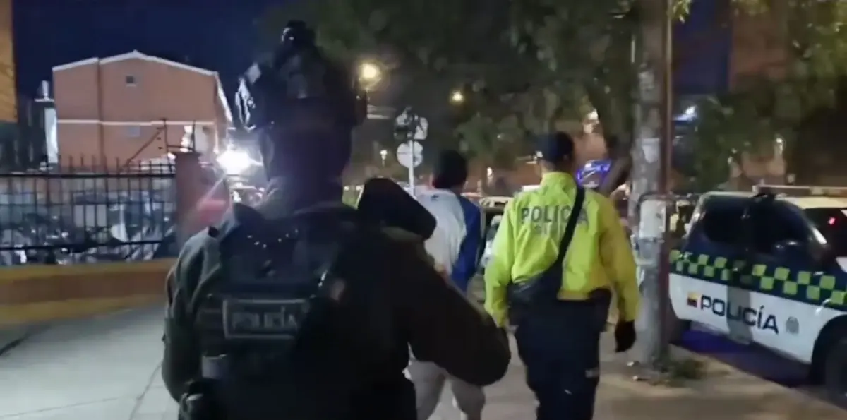 Cae la banda ‘Los Patas’: capturan a traficantes de droga en parques de Bosa 1 Cae la banda ‘Los Patas’: capturan a traficantes de droga en parques de Bosa La Policía Nacional y la Fiscalía desmantelaron a 'Los Patas', una temida organización criminal que operaba en la localidad de Bosa.