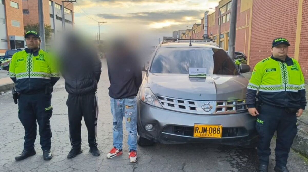 Capturan a dos ladrones de autos en Puente Aranda tras ser delatados por un GPS 2 Capturan a dos ladrones de autos en Puente Aranda tras ser delatados por un GPS Un robo de vehículo a mano armada en Puente Aranda desató una persecución en el sur de Bogotá. Dos hombres fueron capturados tras ser rastreados gracias a un sistema GPS.