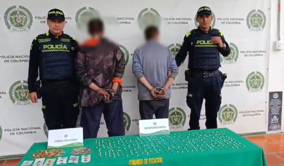 Capturan a dos personas que vendían droga debajo de un puente en Chapinero