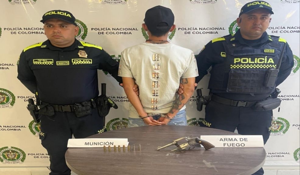 Capturan-a-un-hombre-armado-con-revolver-en-plena-calle-de-Villavicencio