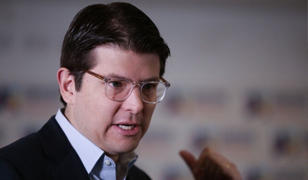 Capturan en Hayuelos a un cuarto implicado en el atentado contra Miguel Uribe Fue capturado en Hayuelos (Fontibón) William Fernando Cruz González, señalado como el cuarto implicado en el atentado sicarial contra el senador Miguel Uribe Turbay.