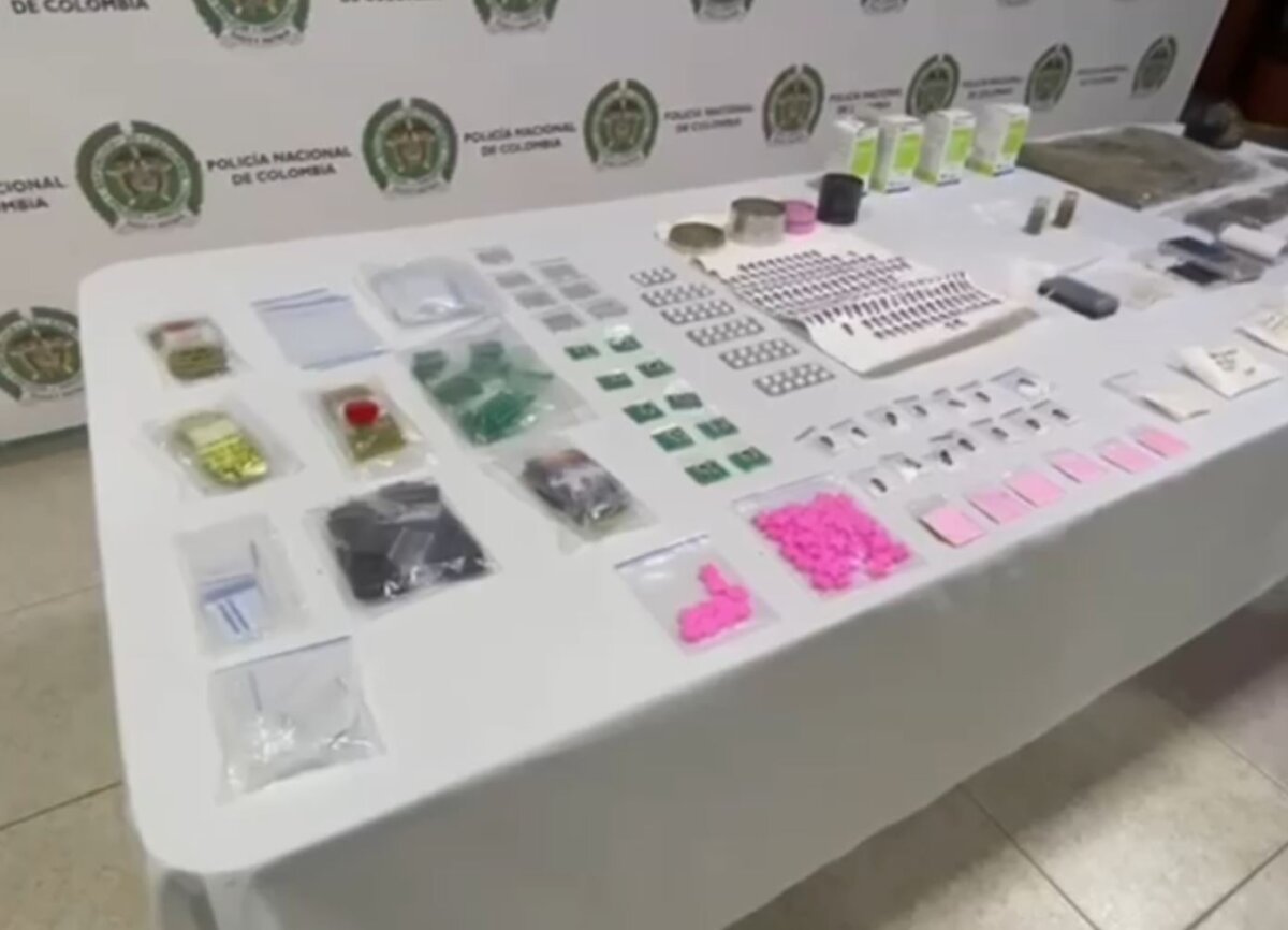 Capturan en Soacha al zar de las drogas sintéticas: alias 'NN' La Policía Metropolitana de Soacha capturó a alias 'NN', señalado como uno de los principales distribuidores de drogas sintéticas en el municipio.