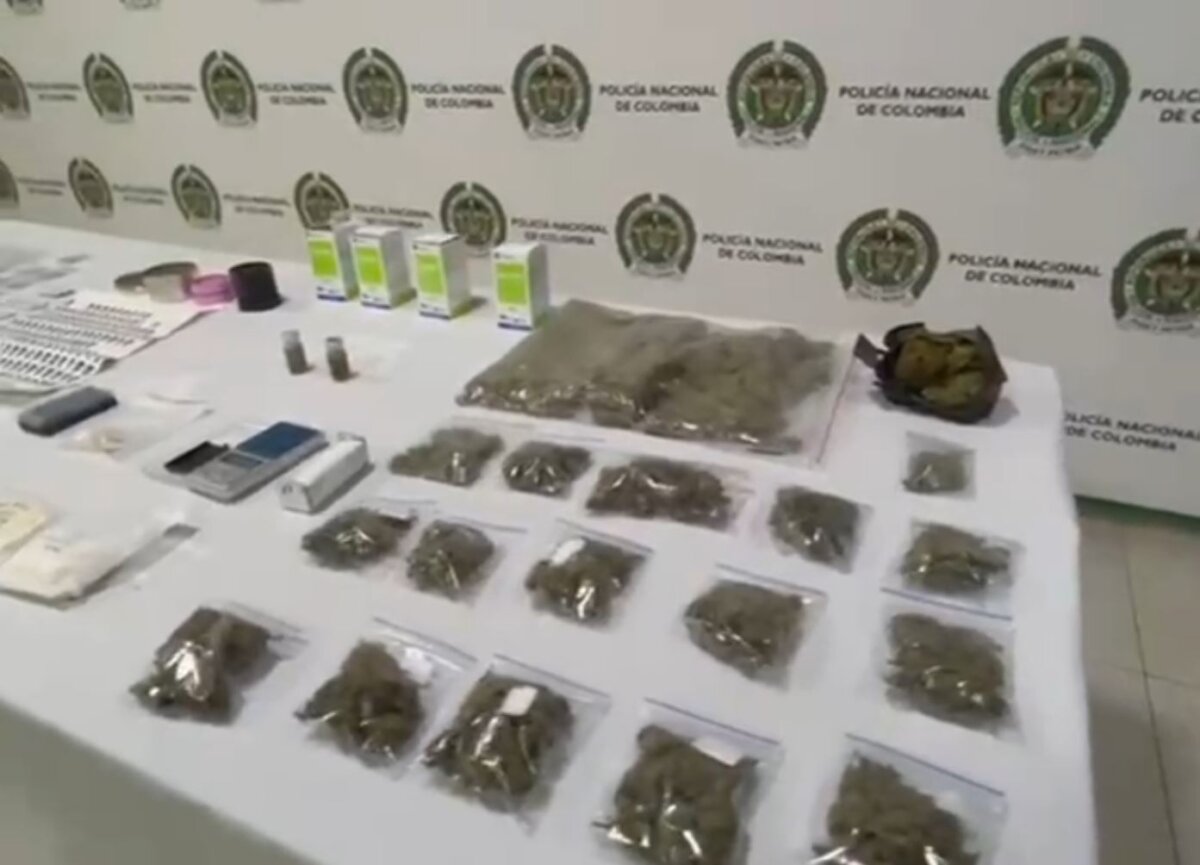 Capturan en Soacha al zar de las drogas sintéticas: alias 'NN' La Policía Metropolitana de Soacha capturó a alias 'NN', señalado como uno de los principales distribuidores de drogas sintéticas en el municipio.