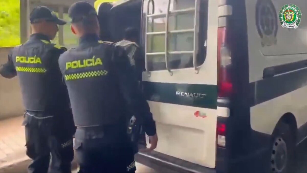 Capturan en TransMilenio a alias ‘Heider’, presunto miembro del Clan del Golfo 2 Capturan en TransMilenio a alias ‘Heider’, presunto miembro del Clan del Golfo