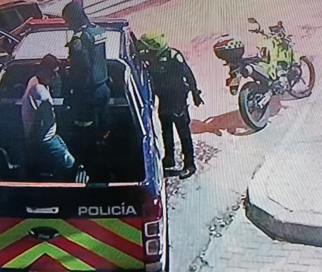 Crimen en el Día del Padre: hombre muere apuñalado en un conjunto de Soacha Una celebración del Día del Padre terminó en tragedia en Soacha, dentro de un conjunto residencial.una discusión entre el dueño de un apartamento y un invitado escaló hasta un brutal ataque con cuchillo, cobrando la vida de Jhon Fredy Ramos, de 37 años.