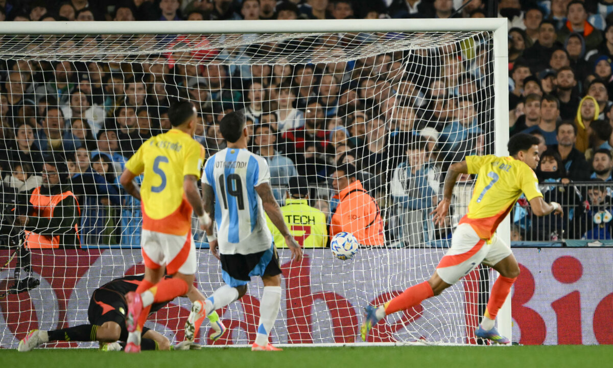 Colombia luchó, jugó mejor ante Argentina, pero cedió un empate. Igual lo acerca al Mundial Con este empate frente a Argentina la Selección Colombia quedó a un triunfo de clasificar al Mundial del 2026.