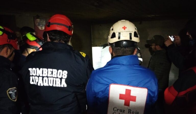 Desesperada búsqueda de tres mineros atrapados en mina ilegal de Zipaquirá