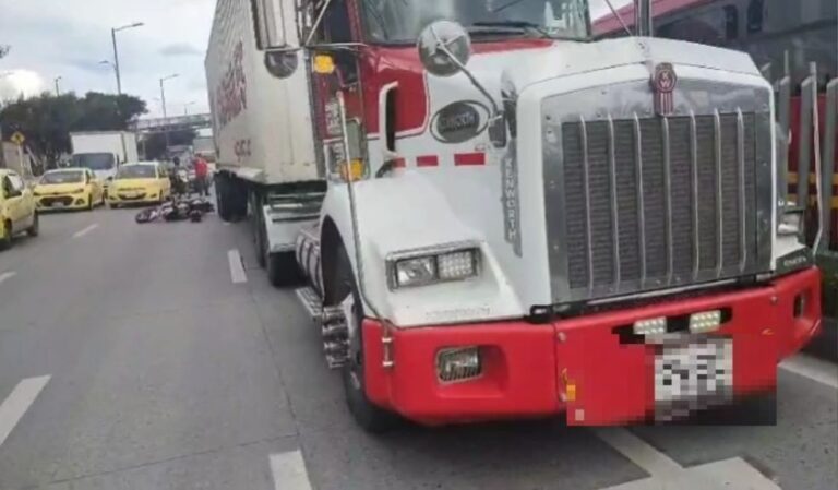Desvíos en Tunjuelito por accidente entre camión y motociclista (3)