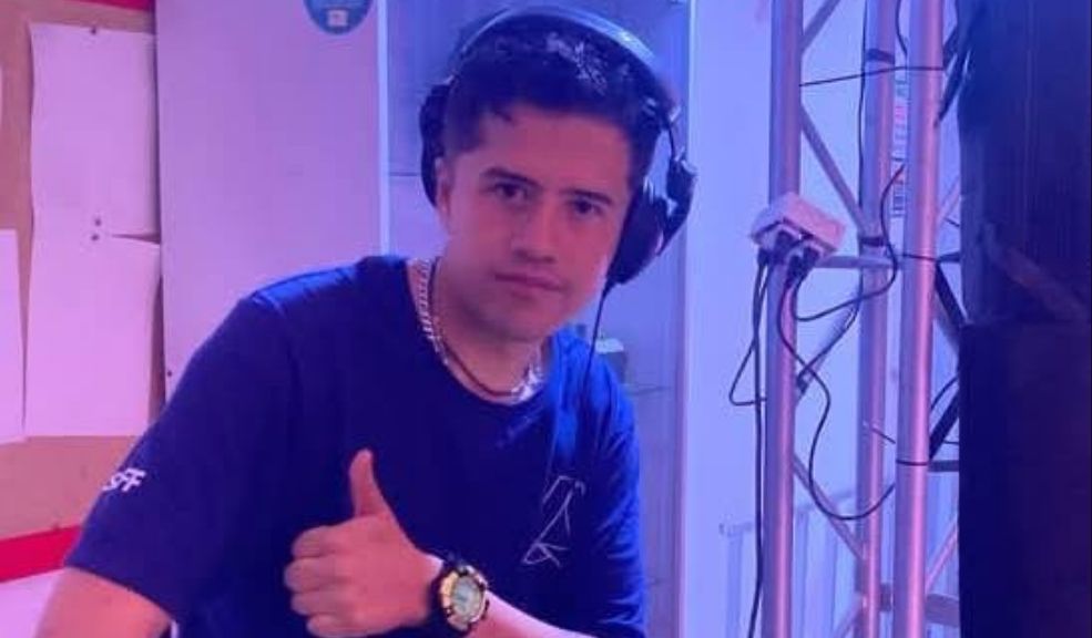 Camilo, el Dj de Engativá que está entre la vida y la muerte, tras ser víctima de robo en Bachué Camilo, víctima del robo y agresión en Bachué (Engativá), se gana la vida como DJ de eventos sociales los fines de semana y entre semana se desempeña como domiciliario.