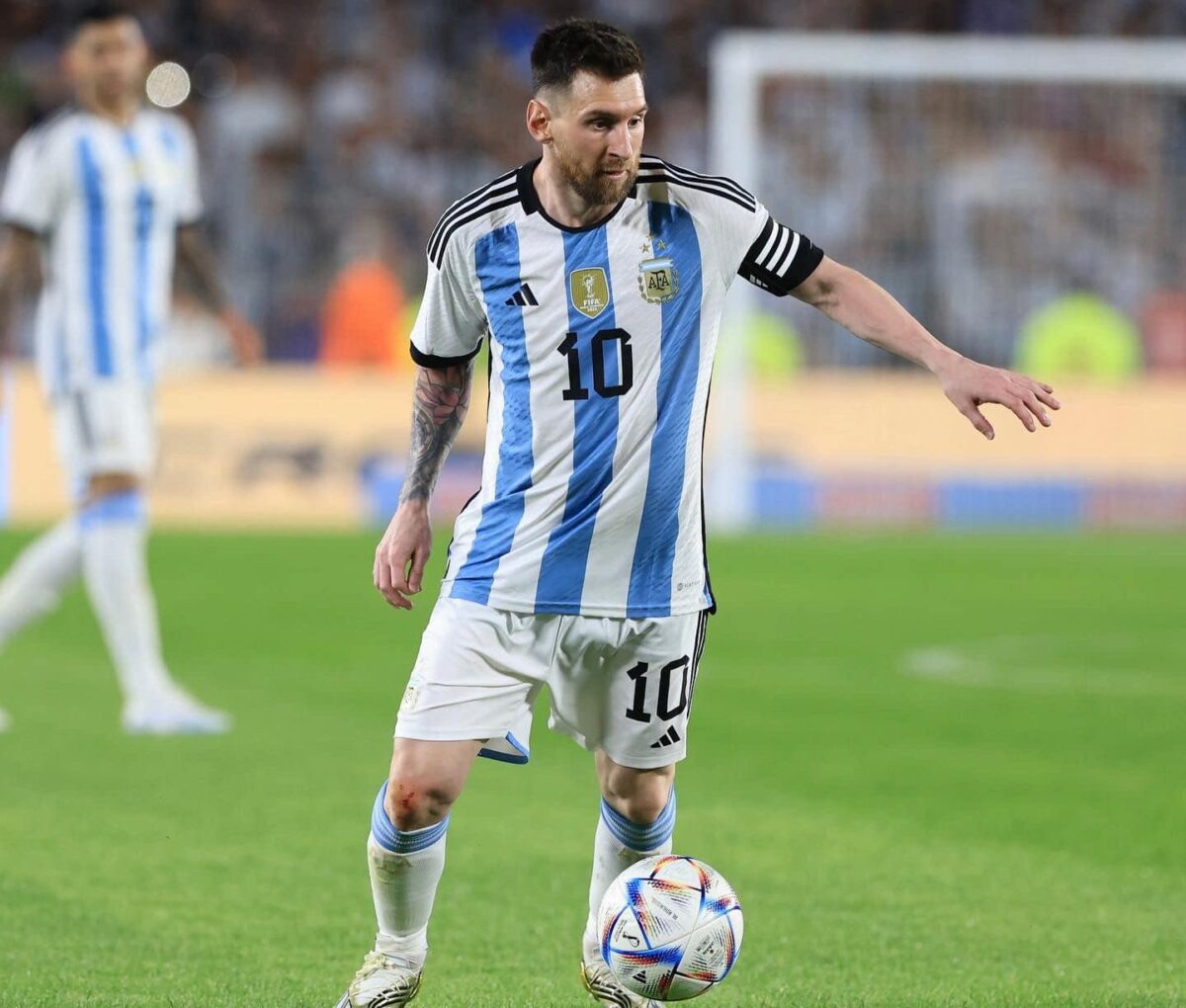 Scaloni confirmó la titularidad de Messi en la rueda de prensa previo al partido de las eliminatorias al Mundial de 2026.