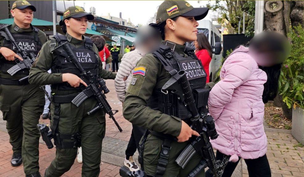Por secuestro en modalidad de paseo millonario en Chapinero capturan 'Los de la T' 1 Por secuestro en modalidad de paseo millonario en Chapinero capturan 'Los de la T' Se logra la captura de los integrantes de 'Los de la T' operaban en la modalidad de 'paseo millonario' en reconocidas zonas de rumba de Bogotá.