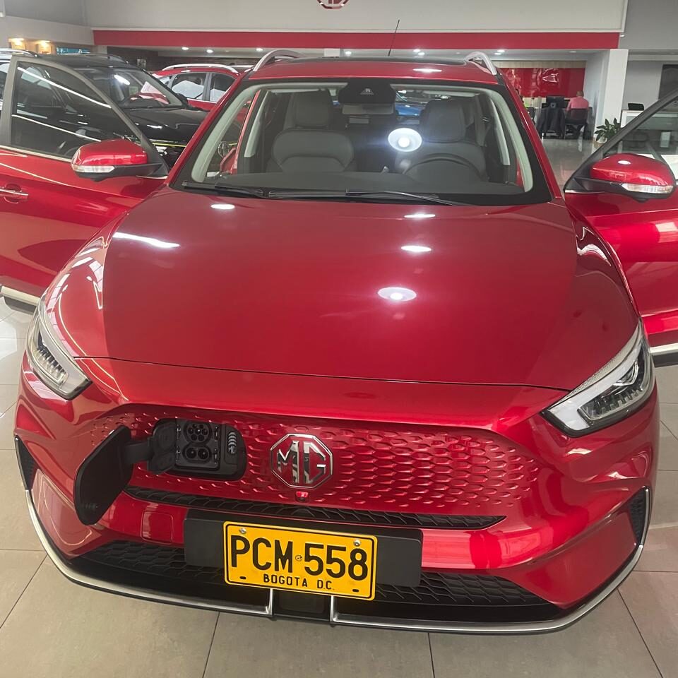 Robo de película en Engativá: se llevan tres autos de alta gama en parqueadero de Villa Gladys En diálogo con Q'HUBO, el administrador del parqueadero de Villa Gladys relató cómo los ladrones planearon el robo de los vehículos. Las autoridades respondieron de forma rápida.