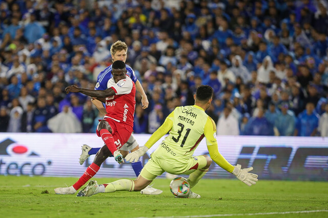 Santa Fe tuvo su noche soñada: venció y eliminó a Millonarios y jugará la final de la Liga Santa Fe estaba obligado a vencer a Millonarios, como visitante, para clasificar a la final de la Liga. Y cumplió: se impuso 2-1 y logró el objetivo.