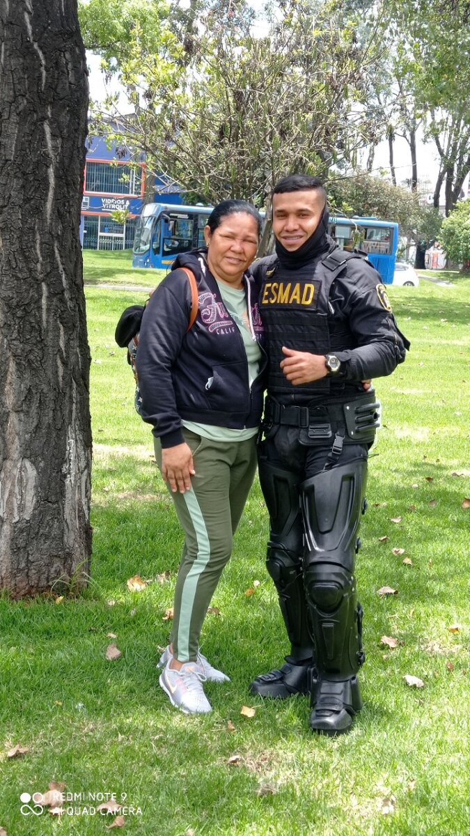 El drama de Jhon Freddy, el patrullero que tiene daño cerebral por recibir una papa bomba en Bogotá El patrullero de 33 años, adscrito a la Undmo, recibió el impacto de una papa bomba durante un enfrentamiento en la Universidad Nacional. Su vida está en riesgo y su familia pide ayuda para costear su recuperación.