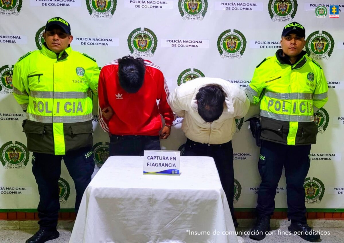 En Facatativá: riña por gorras de colección deja un muerto y tres heridos La Fiscalía imputó cargos por homicidio y tentativa de homicidio agravados contra dos sujetos por el asesinato de un joven en Facatativá el pasado 22 de junio, durante una discusión por unas gorras de colección.