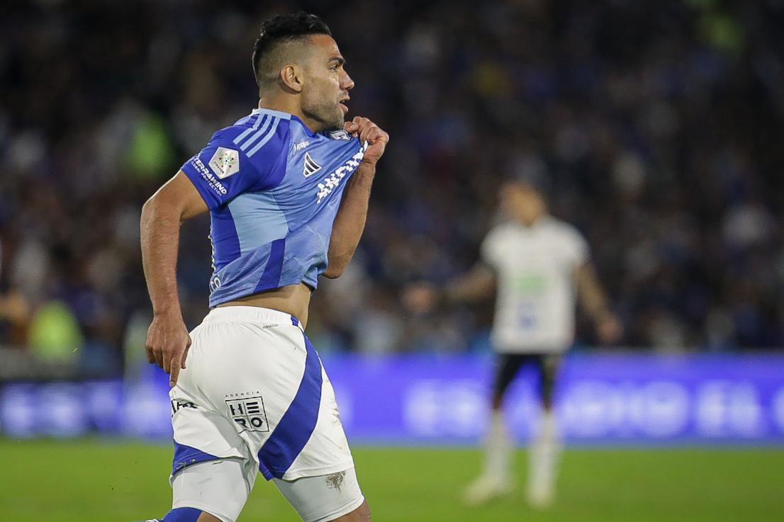 De la mano de Falcao, Millonarios salvó un empate y sigue en la lucha por ir a la final de la Liga Millonarios perdía 2-0 frente a Once Caldas, pero gracias a los goles de Falcao García y Jader Valencia logró empatar el partido y mantener su invicto en la Liga.