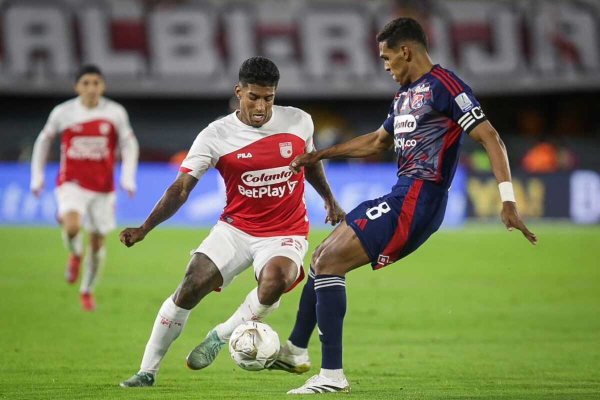 Santa Fe no pudo sacar ventaja en casa, ante el Medellín, en la ida de la final de Liga 1 Santa Fe no pudo sacar ventaja en casa, ante el Medellín, en la ida de la final de Liga Un empate sin goles selló anoche el juego de ida de la final entre Independiente Santa Fe y el Deportivo Independiente Medellín. La sensación final es que el ‘Poderoso’ hizo negocio: jugó mejor, mereció ganar, sacó el empate y ahora tendrá la oportunidad de buscar la estrella junto a su gente el próximo domingo.