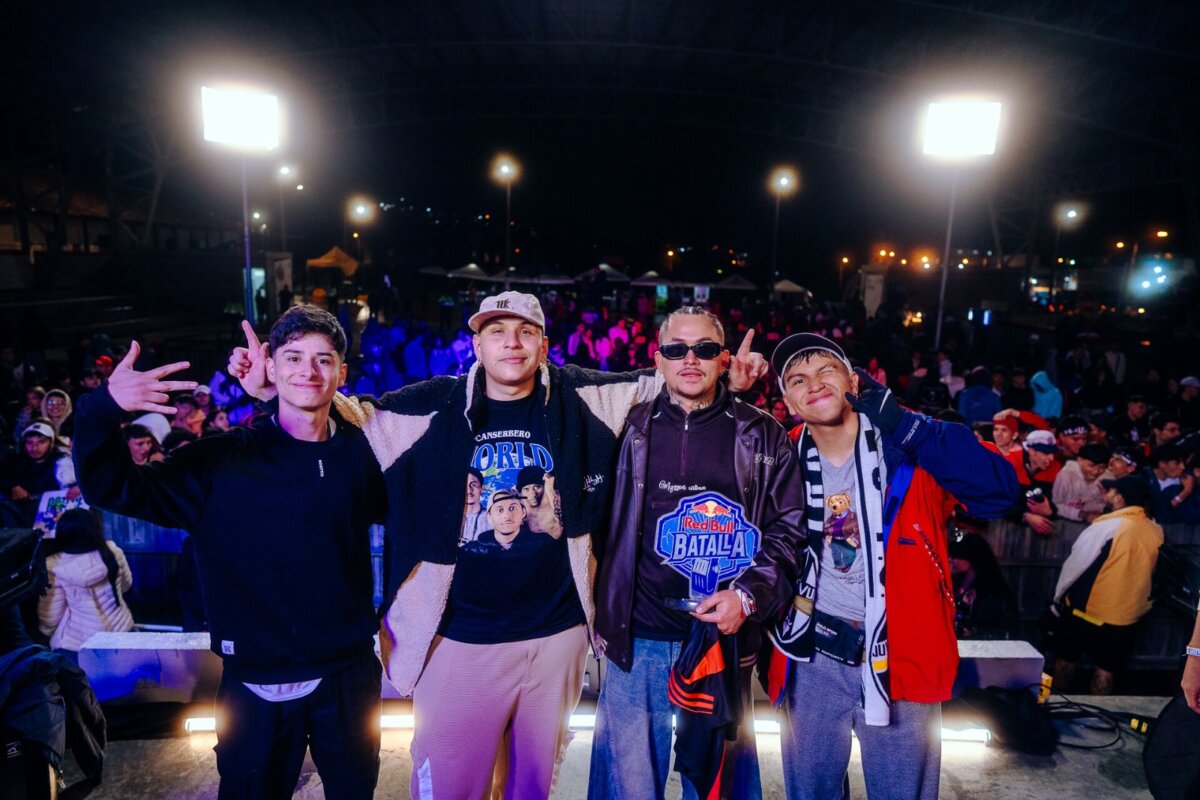 En Soacha, 'Filósofo' se coronó campeón regional de Red Bull Batalla 2025 Además de Filósofo, Ken Zingle, Flama y DJango también aseguraron su cupo a la gran Final Nacional de Red Bull Batalla 2025.