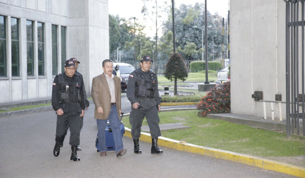 Fiscalía imputa cargos al exgobernador de Santander por contratos irregulares