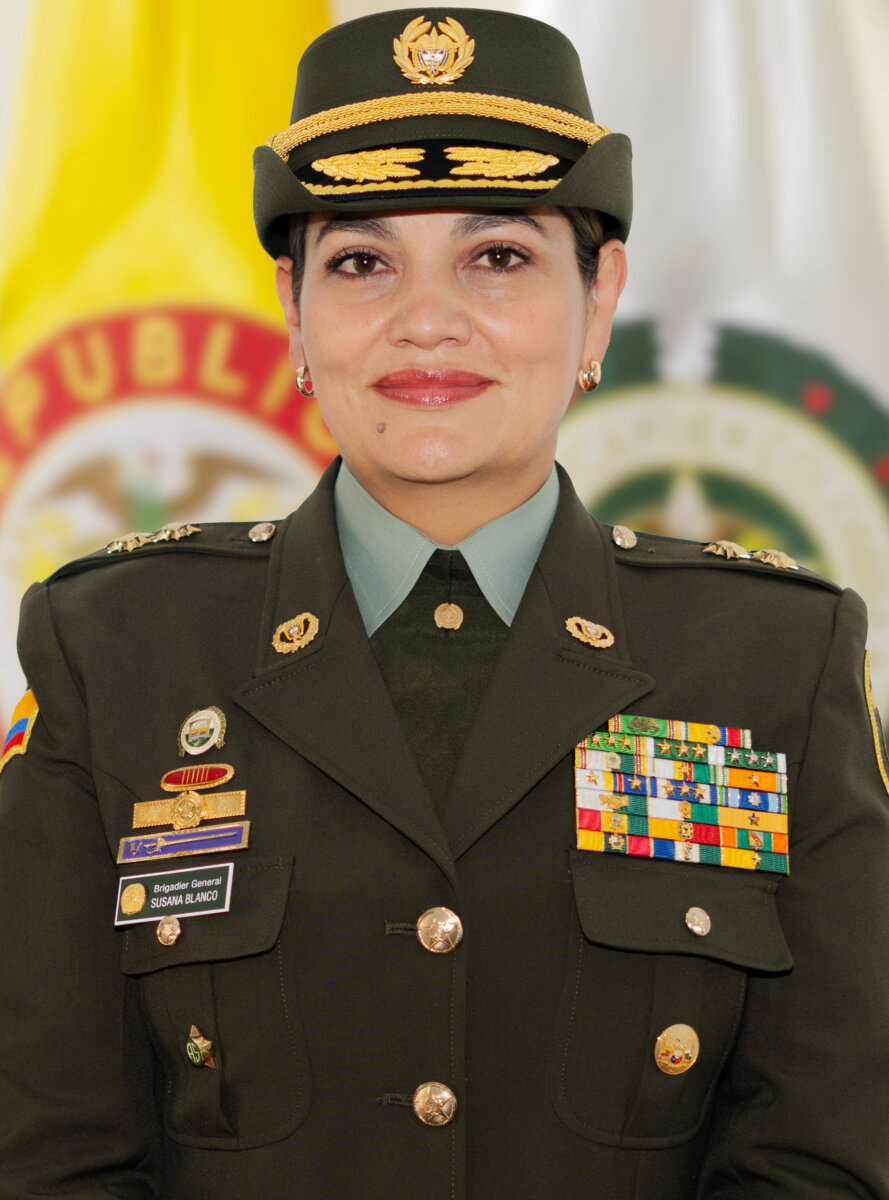 Asesinan violentamente al hermano de Policía en Rafael Uribe Uribe 2 Asesinan violentamente al hermano de Policía en Rafael Uribe Uribe El hermano de la brigadier general Claudia Susana Blanco Romero, directora de Tránsito y Transporte de la Policía Nacional, fue asesinado en lo que, según las autoridades, fue un intento de hurto en Rafael Uribe Uribe.