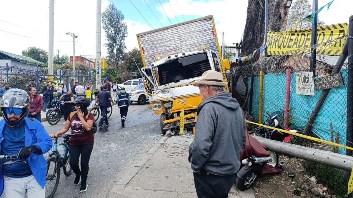 Grave accidente en el sector de La Conejera, en Suba: varios vehículos involucrados El choque de un camión con un bus del SITP y varios vehículos tiene a la zona de La Conejera, en Suba, con tráfico lento.