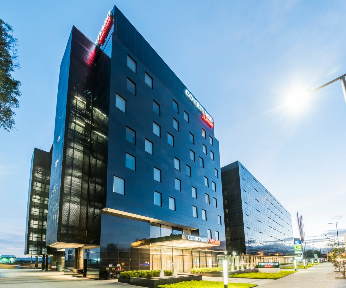 El hotel Courtyard by Marriott Bogotá Airport: sede oficial de la media maratón de Bogotá 2025 1 El hotel Courtyard by Marriott Bogotá Airport: sede oficial de la media maratón de Bogotá 2025 Courtyard by Marriott Bogotá Airport será la sede oficial de la mmB 25, acogiendo a atletas y visitantes en el corazón del evento.
