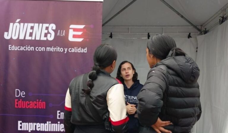jóvenes a la E