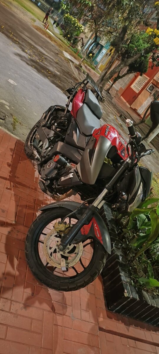 Justicia por Harley Dussán: asesinado en un intento de robo en plena carretera 2 Justicia por Harley Dussán: asesinado en un intento de robo en plena carretera Lo que inicialmente se presumió como un siniestro vial, resultó ser el homicidio de Harley Dussán Mahecha, de 42 años, relacionado con el hurto de su motocicleta.
