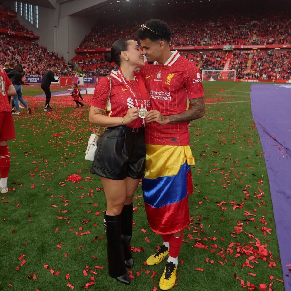Luis Díaz se casará este sábado en Barranquilla: invitados, curiosidades y lo que se sabe El delantero de la Selección Colombia se casará con Geraldine Ponce en Barranquilla. A la ceremonia asistirían invitados de lujo, tanto del Liverpool como de la Selección Colombia. Aquí le contamos los detalles.