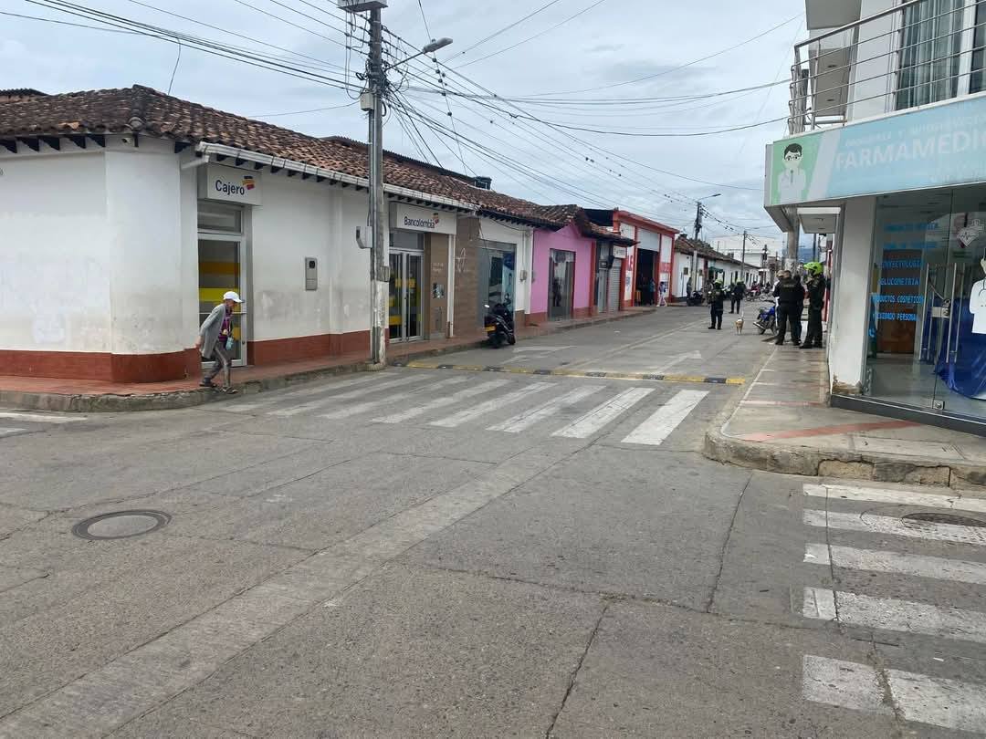 Le habrían puesto un cinturón bomba a subgerente de Bancolombia en Abrego, Norte de Santander En Abrego, Norte de Santander, se frustró un intento de robo a entidad bancaria. Le habrían puesto un cinturón bomba al subgerente.