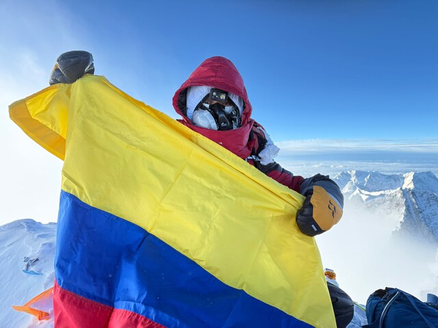 Entrevista con la bogotana que coronó las 7 cumbres más altas del mundo, entre estas el Everest 5 Entrevista con la bogotana que coronó las 7 cumbres más altas del mundo, entre estas el Everest La deportista bogotana contó cómo fue su preparación para llegar a la cima de las montañas más altas del mundo —siendo la primera compatriota en lograrlo— y por qué eligió el Everest como su último gran reto.