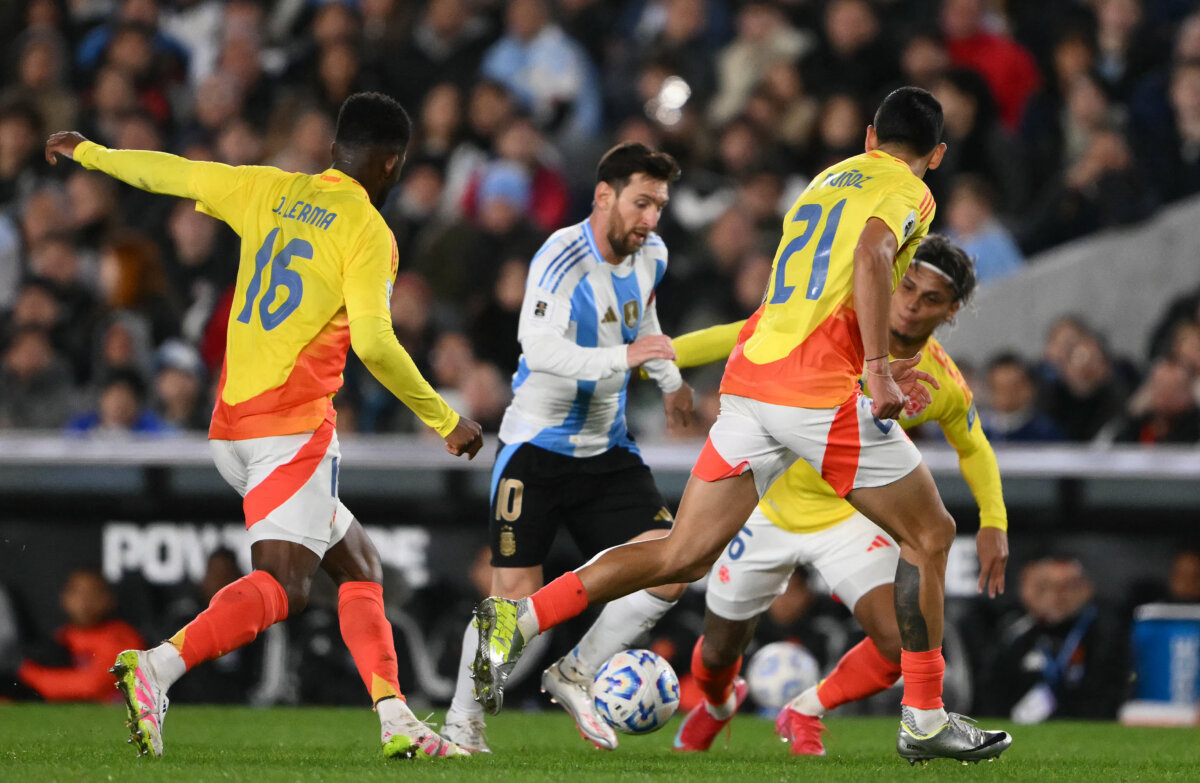 Colombia luchó, jugó mejor ante Argentina, pero cedió un empate. Igual lo acerca al Mundial Con este empate frente a Argentina la Selección Colombia quedó a un triunfo de clasificar al Mundial del 2026.