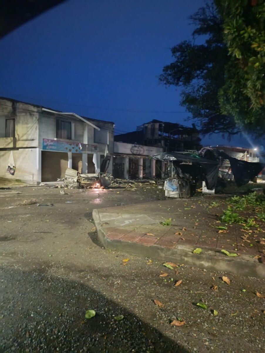 Madrugada de terror en Cauca: las FARC atacan con carro bomba y explosivos 2 Madrugada de terror en Cauca: las FARC atacan con carro bomba y explosivos