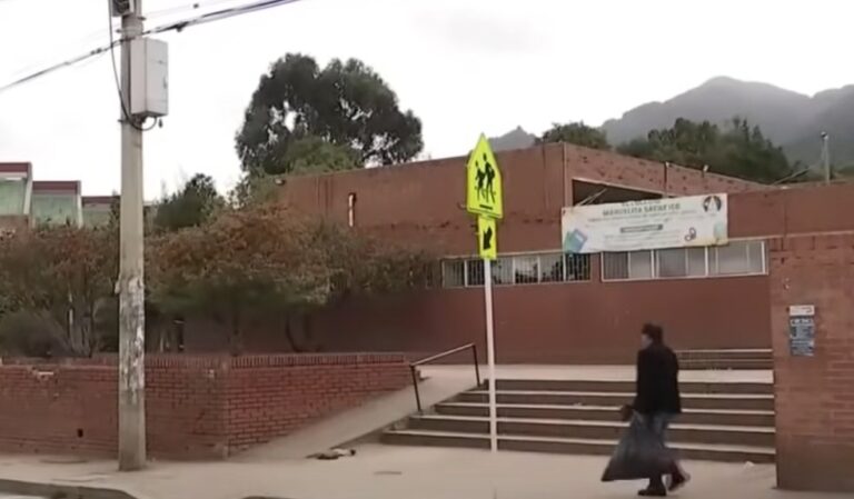 Menor de edad fue apuñalado por un compañero frente a su colegio en San Cristóbal