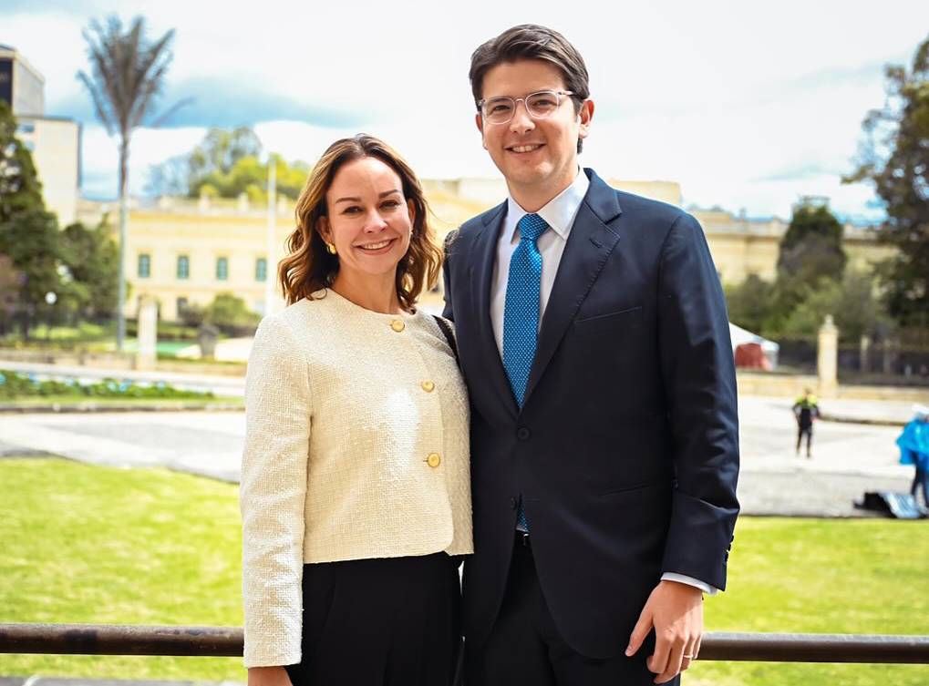 Maria Claudia Tarazona: “Miguel sigue luchando por su vida" Maria Claudia Tarazona, esposa de Miguel Uribe, dio a conocer mas detalles sobre la salud del precandidato presidencial.