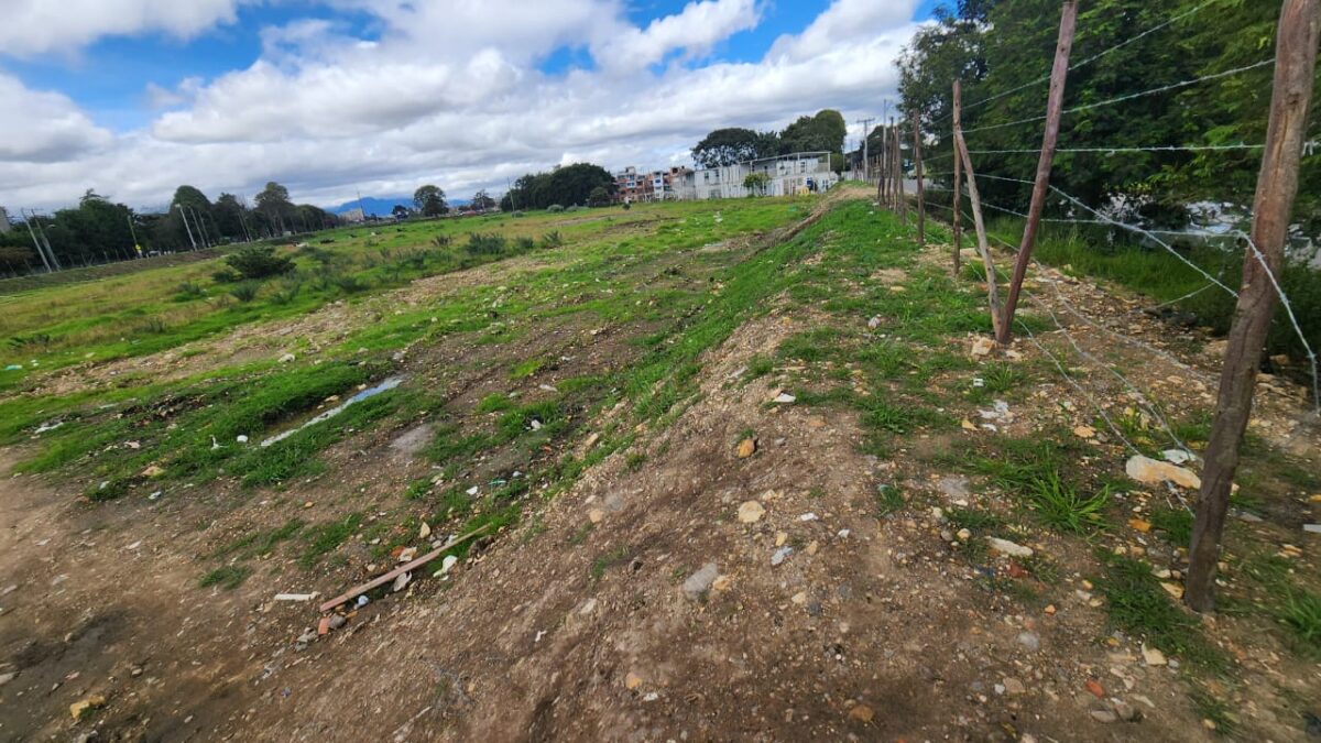 Misterioso asesinato en Suba joven aparece muerto en lote baldío