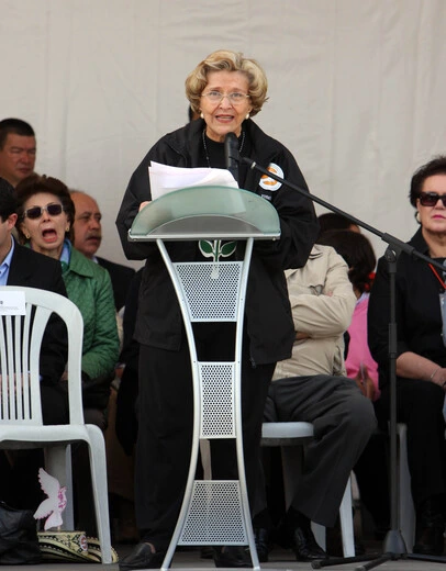 Murió Doña Nydia Quintero Turbay, activista y abuela del senador Miguel Uribe La activista social y exprimera dama de Colombia, Nydia Quintero de Balcázar, falleció a los 93 años en la Fundación Santa Fe de Bogotá, donde también se encuentra hospitalizado su nieto, el senador y precandidato presidencial Miguel Uribe Turbay, quien lucha por su vida. A continuación, su historia y legado.
