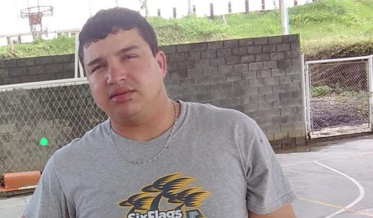 'No he podido dormir desde que se fue' madre sufre por la desaparición de su hijo