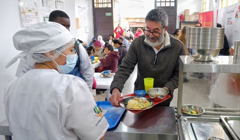 Nuevo Comedor Comunitario en Usme: Alimentación para Todos Esta nueva unidad operativa beneficia a 350 personas y se convierte en el décimo comedor abierto en la actual administración, ampliando la cobertura del programa Bogotá Sin Hambre 2.0, enmarcado en el Plan Distrital de Desarrollo Bogotá Camina Segura.