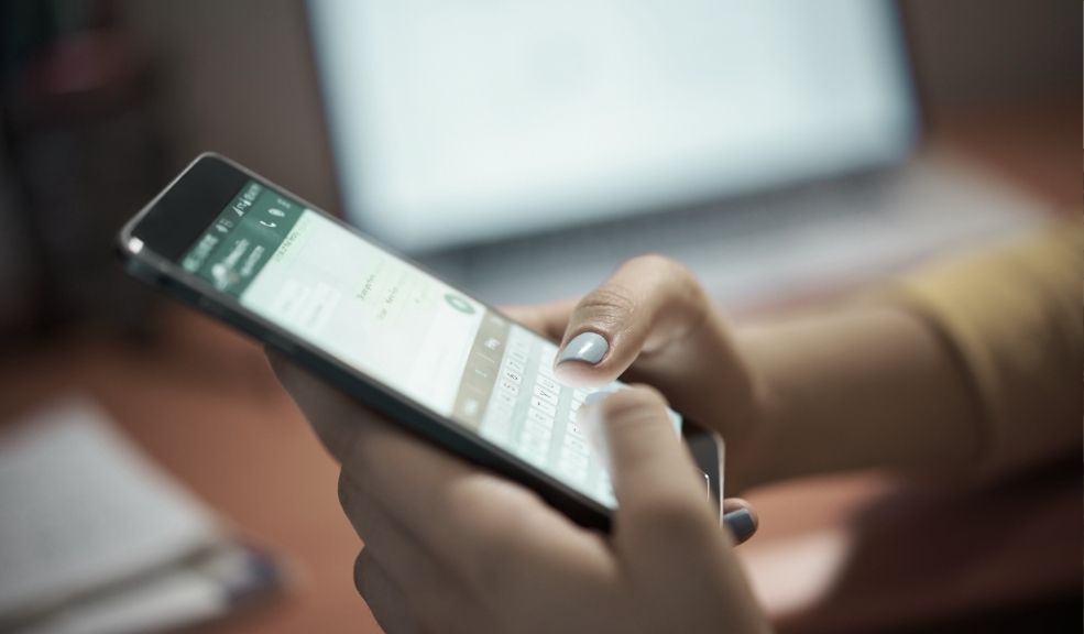 ¡Ojo con esta trampa! Le tumban el WhatsApp y luego lo extorsionan 2 ¡Ojo con esta trampa! Le tumban el WhatsApp y luego lo extorsionan El objetivo de los criminales es obtener el código de verificación de la aplicación para tomar el control de la cuenta y posteriormente exigir dinero a cambio de devolver el acceso o no divulgar información personal.