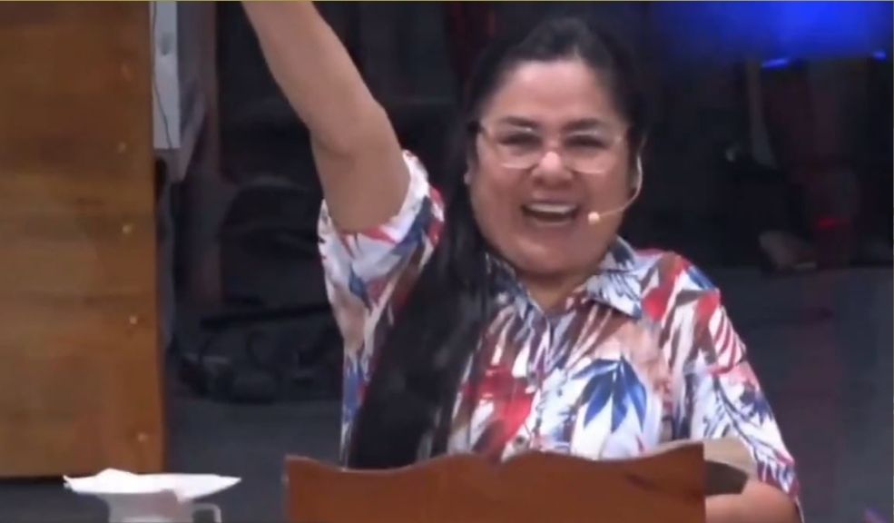 Pastora confunde sismo con presencia divina durante culto en Lima 9 Pastora confunde sismo con presencia divina durante culto en Lima La líder evangélica Nélida Rojas, quien predicaba ante decenas de fieles en la iglesia “El Gran Yo Soy”, interpretó el temblor como una manifestación espiritual.